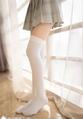 《漂亮的女邻居》在线